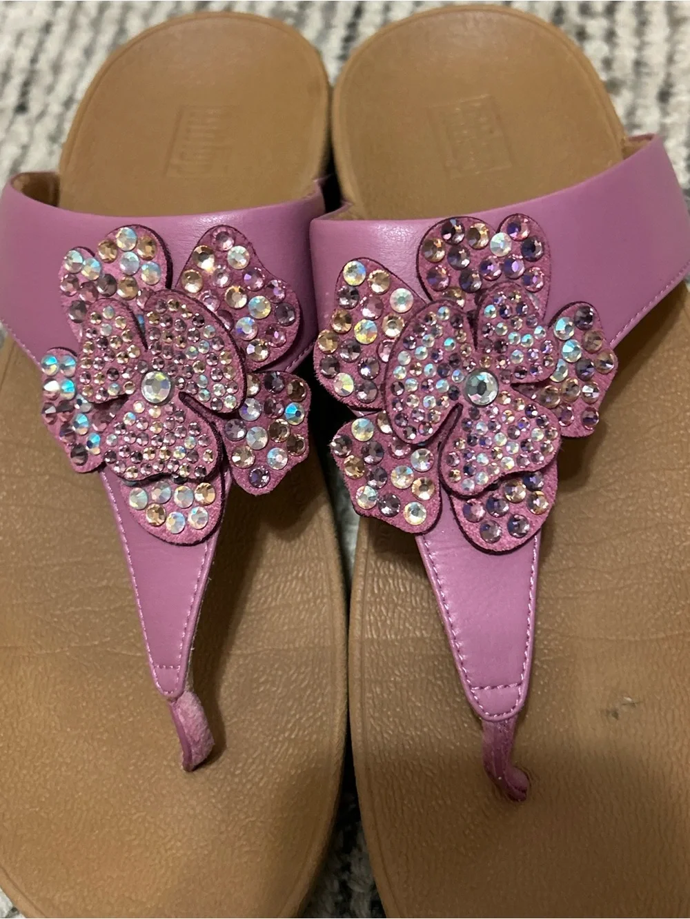 FitFlop Pink Leather Flower Embellished Sandal Size 8 Thong Women’s
